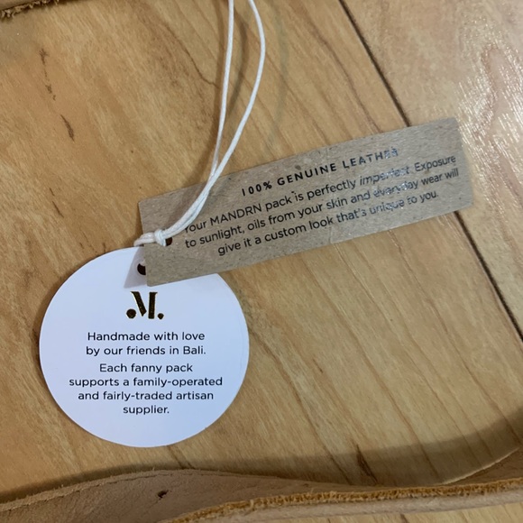 Mandrn Remy Leather Fanny Pack - Picture 3 of 11